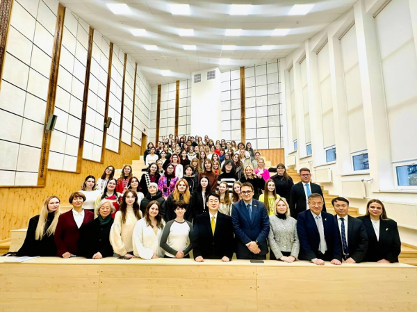 ВІЗИТ НАДЗВИЧАЙНОГО І ПОВНОВАЖНОГО ПОСЛА РЕСПУБЛІКИ КОРЕЯ ДО КНЛУ